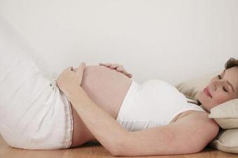 Шевеление плода при беременности — когда начинаются шевеления, первые толчки ребенка