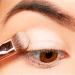 Smokey eye makeup-teknik för grå ögon