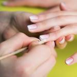 SPA-manikyr: naglars skönhet och känslig hud på händerna